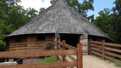 The Innovative 16-Sided Barn