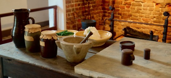 Seasonal Changes in Mount Vernon's Mansion