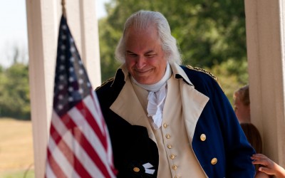 乔治·华盛顿（扮演者：Dean Malissa）