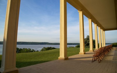 山庄广场，俯瞰波多马克河