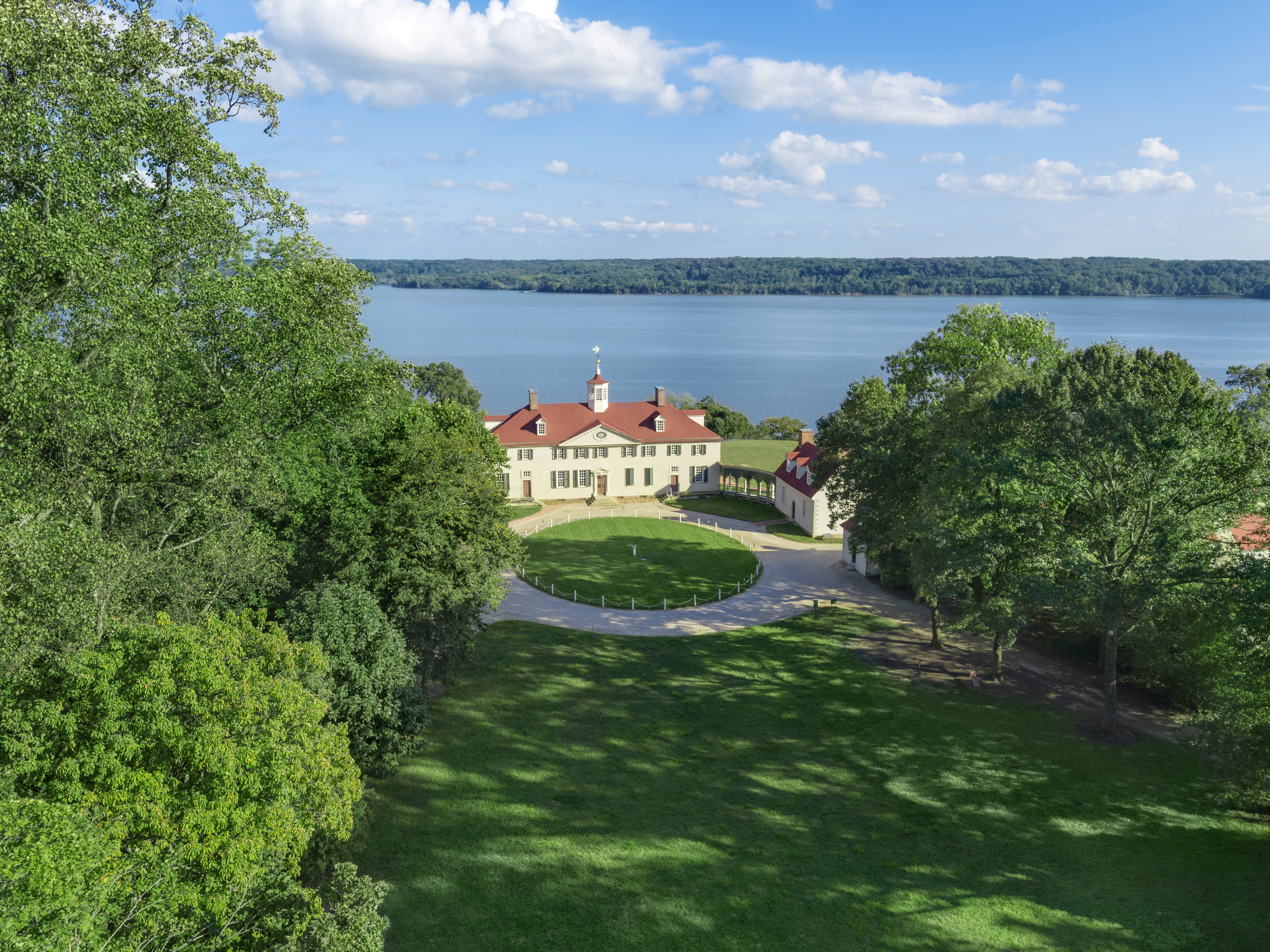 mansion on the bowling green with Potomac river behind