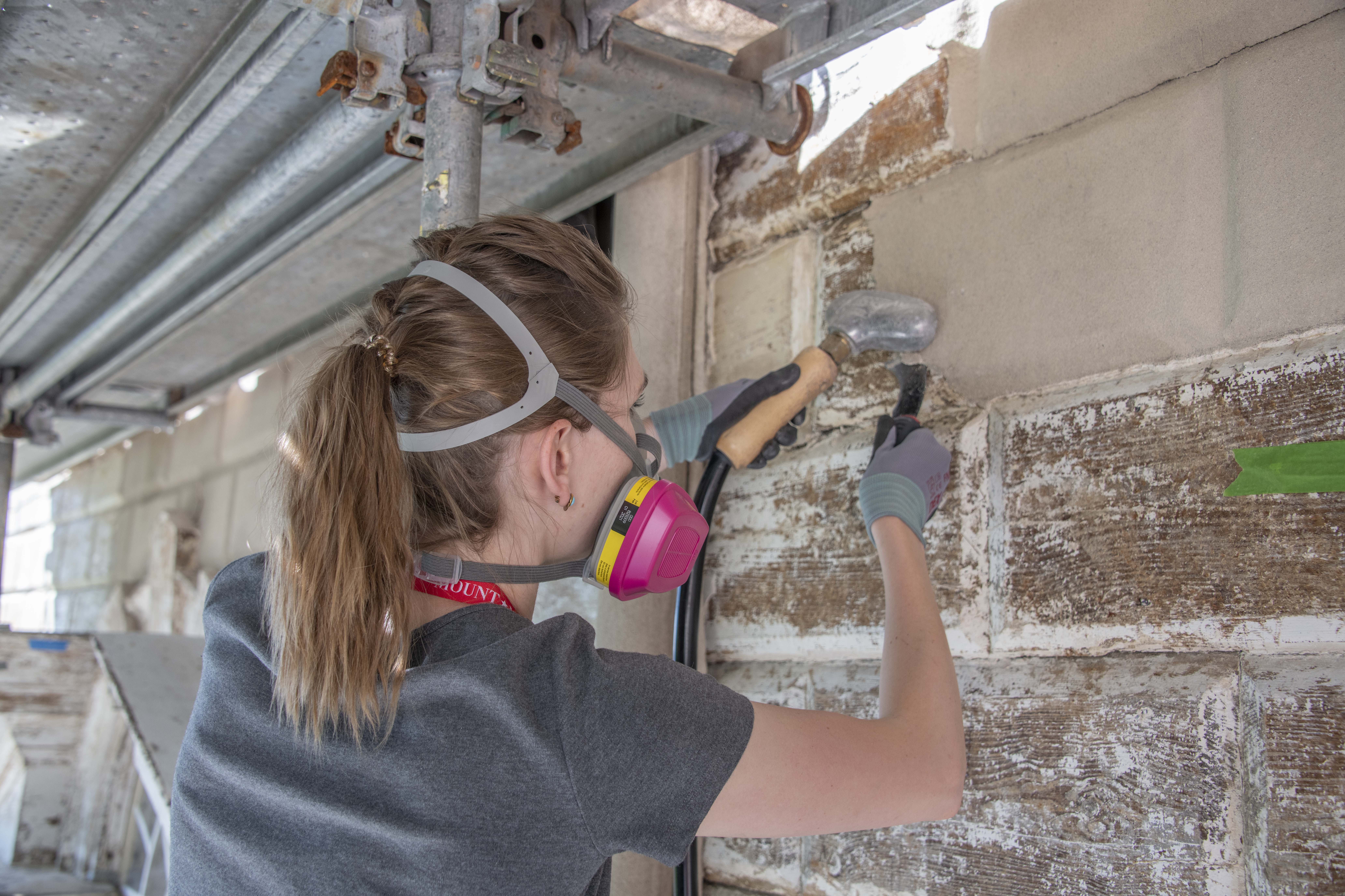 Removing paint from the Mansion exterior (MVLA)