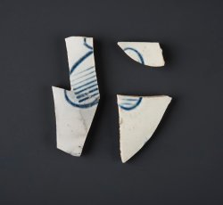 Scratch blue, White Salt Glaze stoneware hollow vessel.