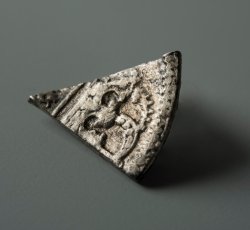 1725 silver spanish 2-real coin, cut into 1/8