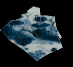 Painted underglaze Chinese export porcelain saucer.