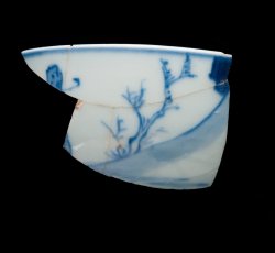 Painted underglaze Chinese export porcelain teabowl.