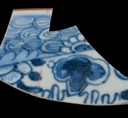 Chinese export porcelain saucer.