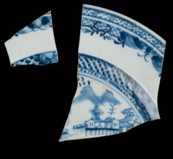 Chinese export porcelain plate with butterfly border. 