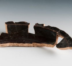 North Midlands/Staffordshire slipware saucer, crenelated rim.