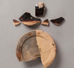 North Midlands/Staffordshire slipware mug base.