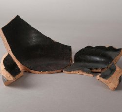 North Midlands/Staffordshire slipware hollowware BASE E.