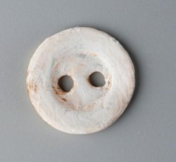 Two-holed shell button, small.