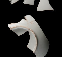 Porcelain slop bowl with husk chain band.