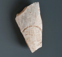 Tobacco pipe bowl marked with ÒTDÓ inside a rouletted circle.