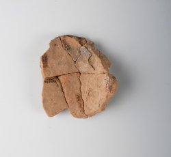 Colonoware hollow vessel base.