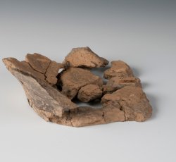 Colonoware hollow vessel base.