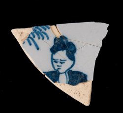 Tin-glazed earthenware vessel with Chinoiserie motif.