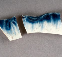 Rococo shell-edged, blue painted pearlware tableware