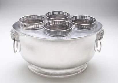 Anticipating large presidential entertainments, George Washington ordered twelve wine coolers from England in October 1789. Gift of Mary Lee Bowman and Robert E. Lee, IV, 2007 [W-4577]