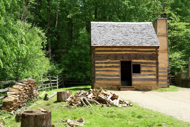 Replica Slave Cabin at Mount Vernon's Farm. MVLA.