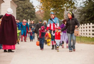 Children Trick or Treating at Mount Vernon