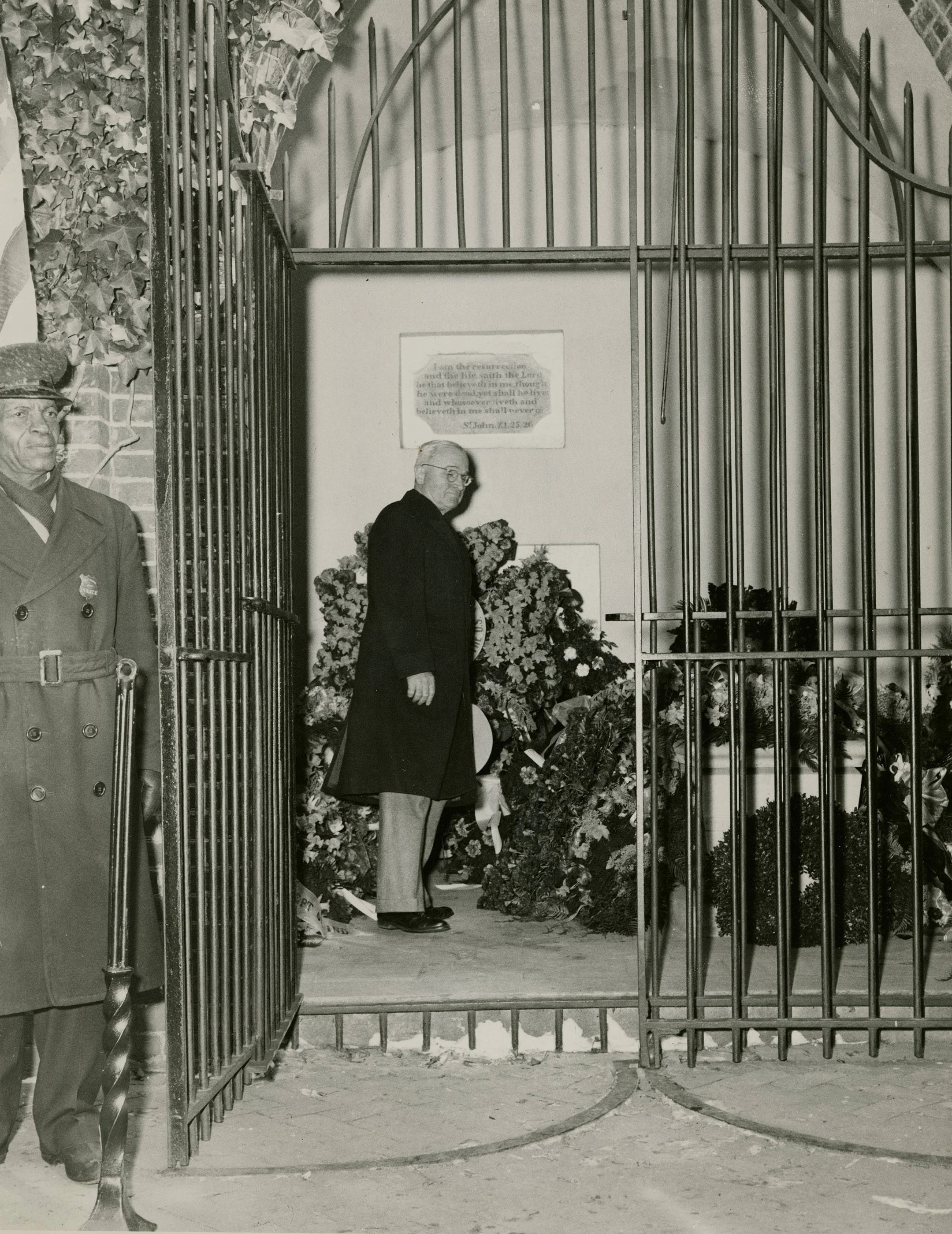 Harry Truman visiting the Tomb