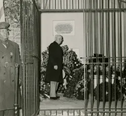 Harry Truman visiting the Tomb