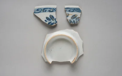 Blue painted tin-glazed earthenware punch bowl.