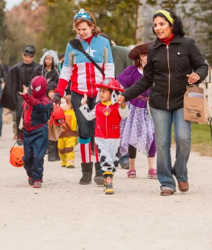 Children Trick or Treating at Mount Vernon