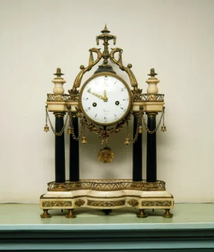 Mantle Clock
