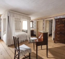 The Washingtons’ Bedchamber following a major, research-driven restoration completed in 2025, presenting the room as it would have appeared in 1799 during the Washingtons’ final years at Mount Vernon