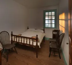 di-1328-smallroom.jpeg
