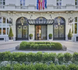 mandarin-oriental-ritz-madrid-entrance.jpg