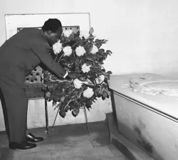 visitingtomb_9-2.jpg
