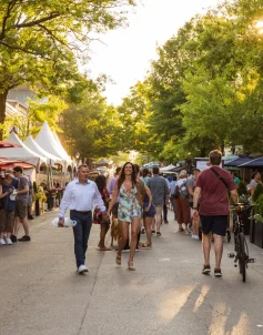 People walking on King Street in Alexandria