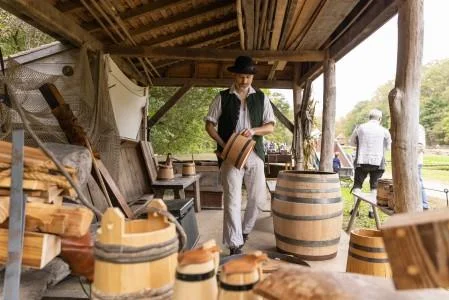 Process of making a barrel in the 18th century