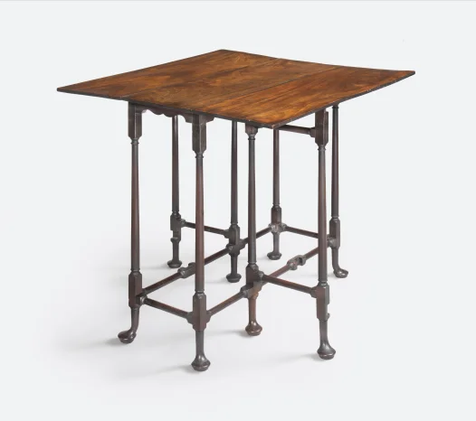 Spider leg table