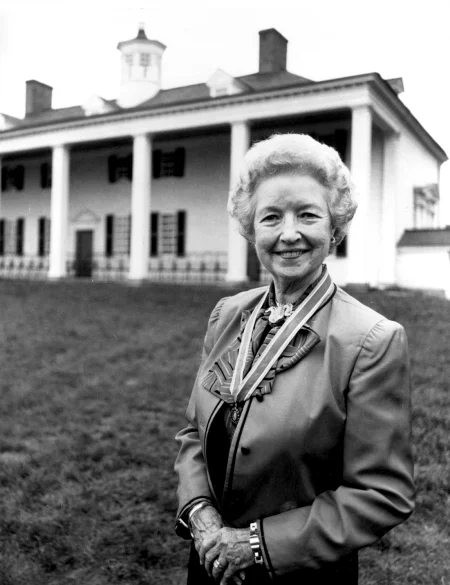 Mrs. Anderson standing in front of George Washington's Mount Vernon mansion. MVLA. 