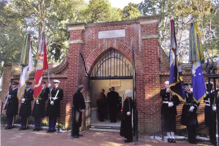 President George W. Bush and First Lady Laura Bush visiting George Washington's tomb at Mount Vernon. MVLA. 
