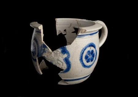 Stoneware chamber pot, House for Families, MVLA.