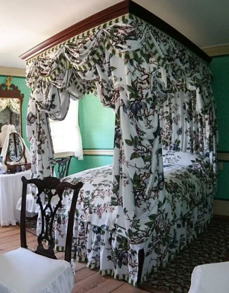 The reproduction double-drapery bed hangings are made from a c. 1775 English chintz print. MVLA.