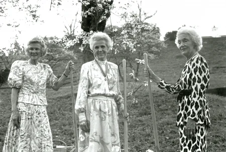 Mrs. Seamans (center) with Vice Regents in 1990 planting flowering dogwood in Mount Vernon's restored hanging wood. MVLA. 
