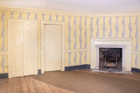 2021 Yellow Room's south wall; closet, passage way to Washington's Bedchamber, and fireplace. (MVLA)