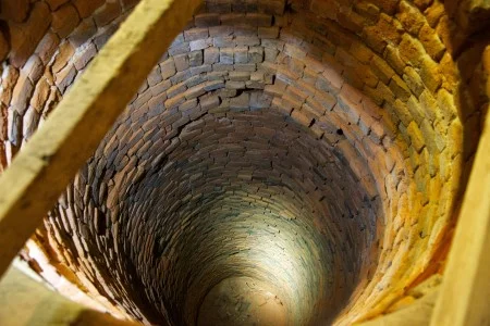 The dry well within the Mount Vernon cellar. (MVLA)