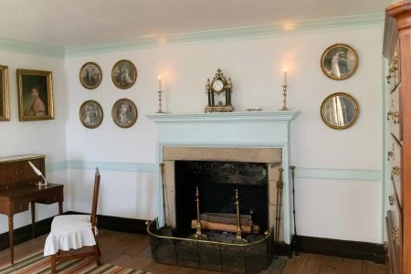 The Washingtons' bedroom fireplace. MVLA