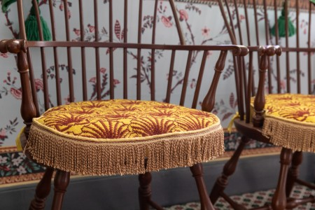 12 hand-made reproduction cushions with rococo scallop shell patterns represent the originals made by Martha Washington.