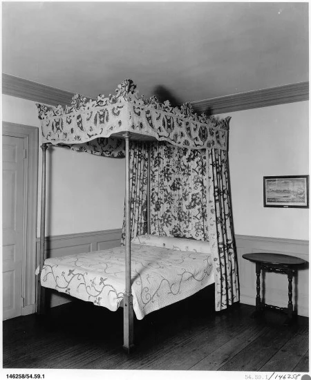 The Blue Room cornice is based on the original cornice of this bedstead, believed to have been made for the household of merchant Thomas Belden (1732-1782) and Abigail Porter (1737-1798), married in 
1753, of Wethersfield, Connecticut. (Courtesy of the Metropolitan Museum of Art) 