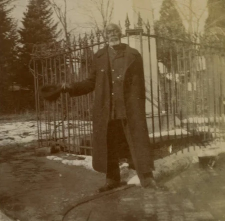 Thomas Bushrod, Tomb guard at Mt. Vernon from 1898-1902 - © MVLA [DA_001701]