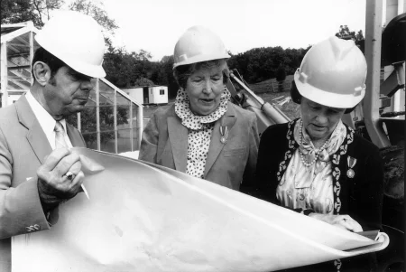 Mrs. Guy and Mrs. Douglas Williams, Vice Regent for New York, discuss plans for the estate's new working greenhouse complex with physical plant director Herb Prevost in 1985. MVLA. 
