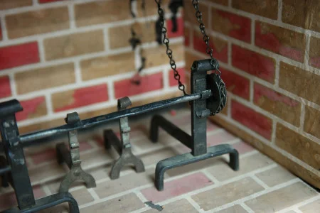 A close up of the chain and spit of the model of a smoke jack inside a chimney from the MVLA collection, [RN06.422].